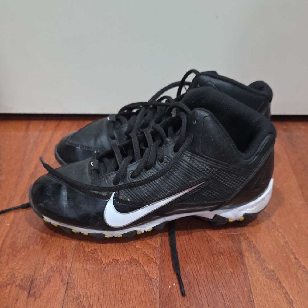 Nike Black‎ and White Cleats
